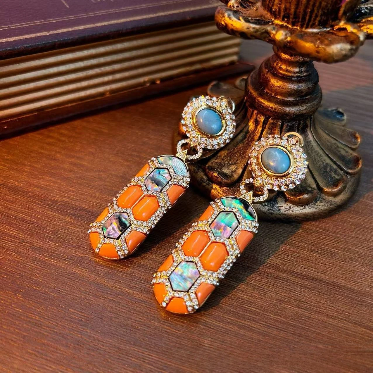 

Винтажные ювелирные серьги для женщин, элегантные оранжевые эмалированные серьги-ракушки с кристаллами для шика в стиле ретро или отпуска