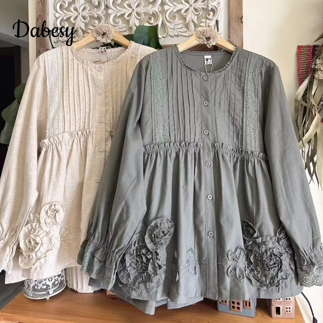 

Японская весенняя рубашка в стиле Mori Girl с длинным рукавом, женская винтажная блузка с 3D цветами, круглым вырезом, на пуговицах, свободного кроя, повседневный топ из хлопка и льна