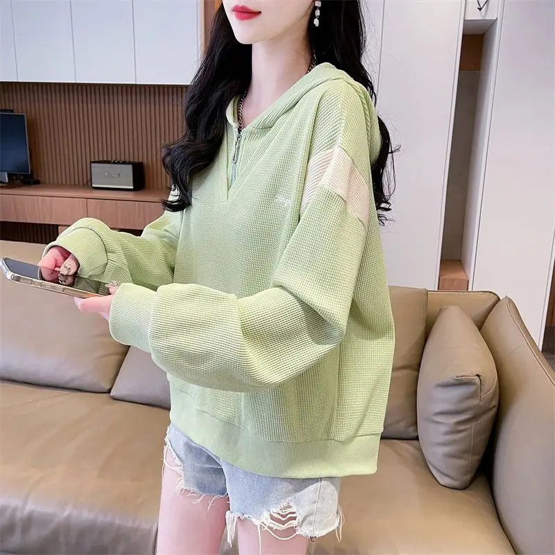 

Huafu Ge Hooded Sweatshirt Women's New Stylish Age Reducing Thin Korean Version Loose Contrasting Color Versatile Top Ins