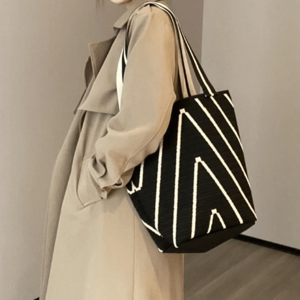 

Large Capacity Triangle Wave Shoulder Bag Striped Pattern Korean Style Knitted Underarm Bag Commute Handbag Open Tote Bag Girls