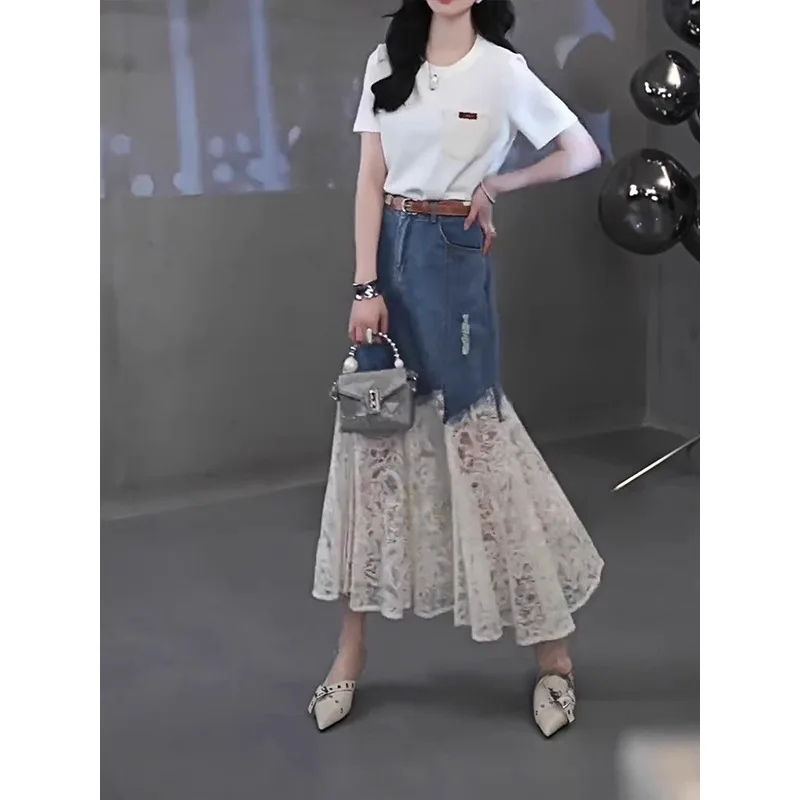 2026 Summer Chic Waist-Slimming Fashionable Lace-Paneled Denim Skirt With French Design