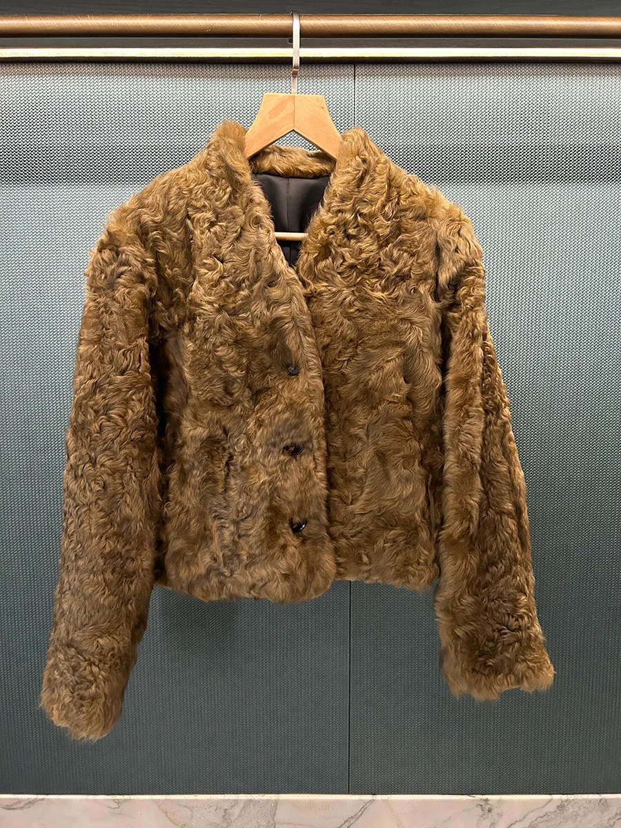 Cappotto da donna in pelle di pecora ondulata foderata in shearling, stile invernale corto