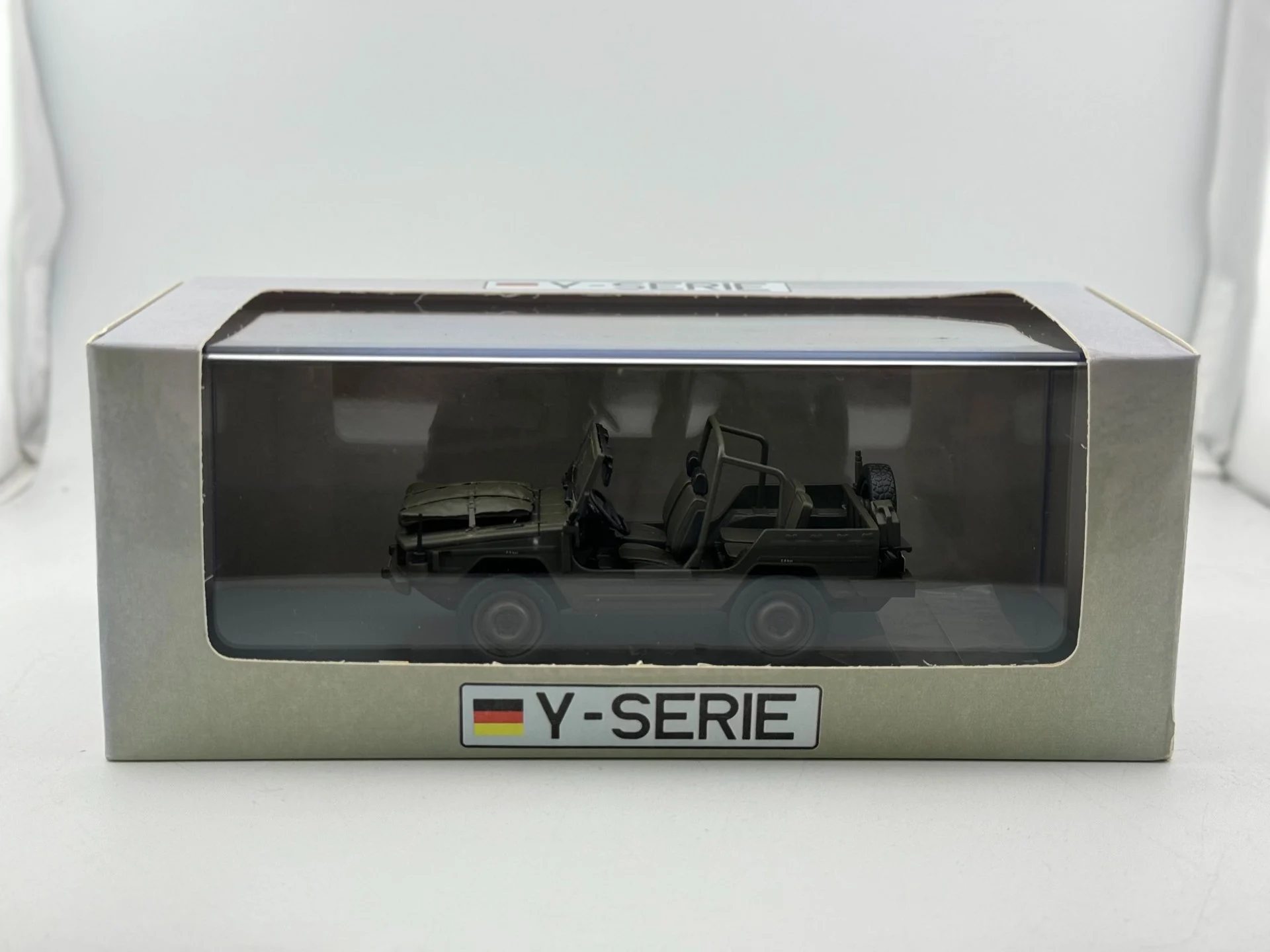 

Модель военного автомобиля из смолы серии Y в масштабе 1/35