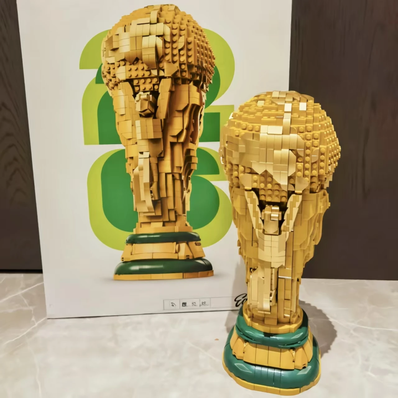 Nouveau Trophée de Champion de Football Doré 2842 pièces, Réplique de Coupe Souvenir 43020, Blocs de Construction Décoratifs pour Bureau, Jouet Cadeau d'Anniversaire