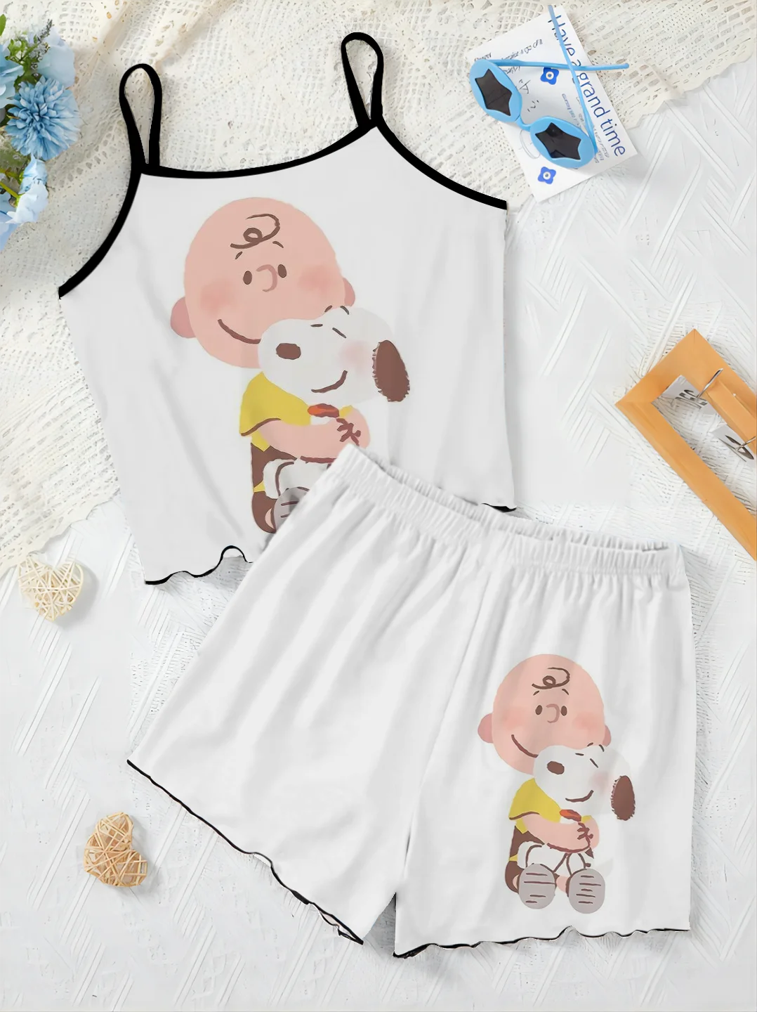 Conjunto elegante de duas peças para mulheres, vestido de deslizamento, camiseta, saia de pijama, Snoopy Top, guarnição de alface, calça curta e chique