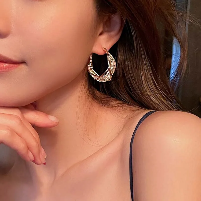 Elegant Shiny Mesh Design Rhinestones Hoop Earrings Vintage Gold Color Hollow Mobius Twisted Round Earrings Women's Jewelry