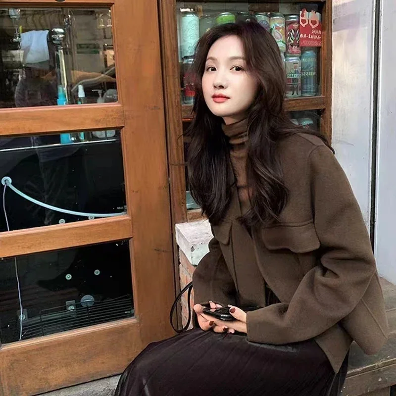 

Однотонные пальто женские, универсальные, в английском стиле, шерстяные, осенние, новые, винтажные, с двойными карманами, дизайн, кофейные, элегантные, офисные, женские, нежные