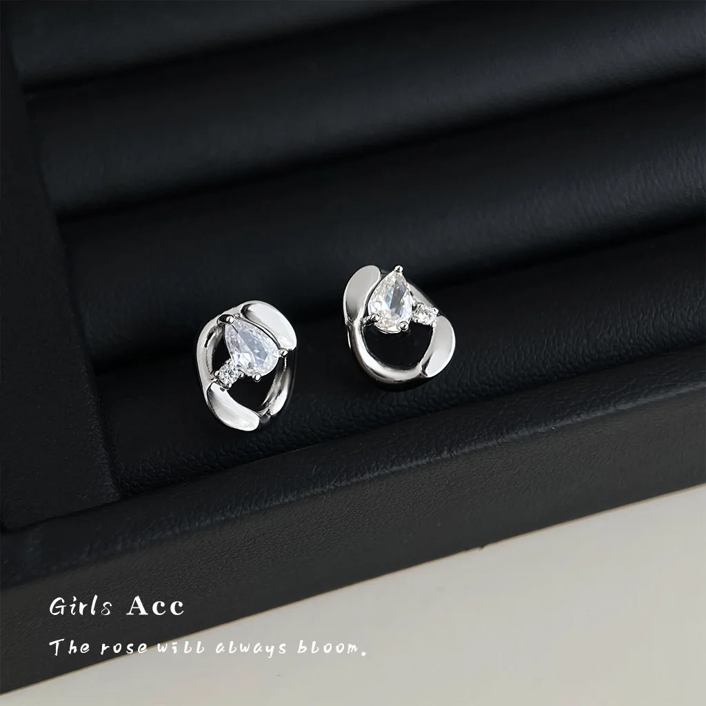 

2025Hot Sale Glittering Micro-Paved Zircon Earrings Minimalist Cold Style Korean Trendy Simple Fashion Commute Jewelry Wholesale