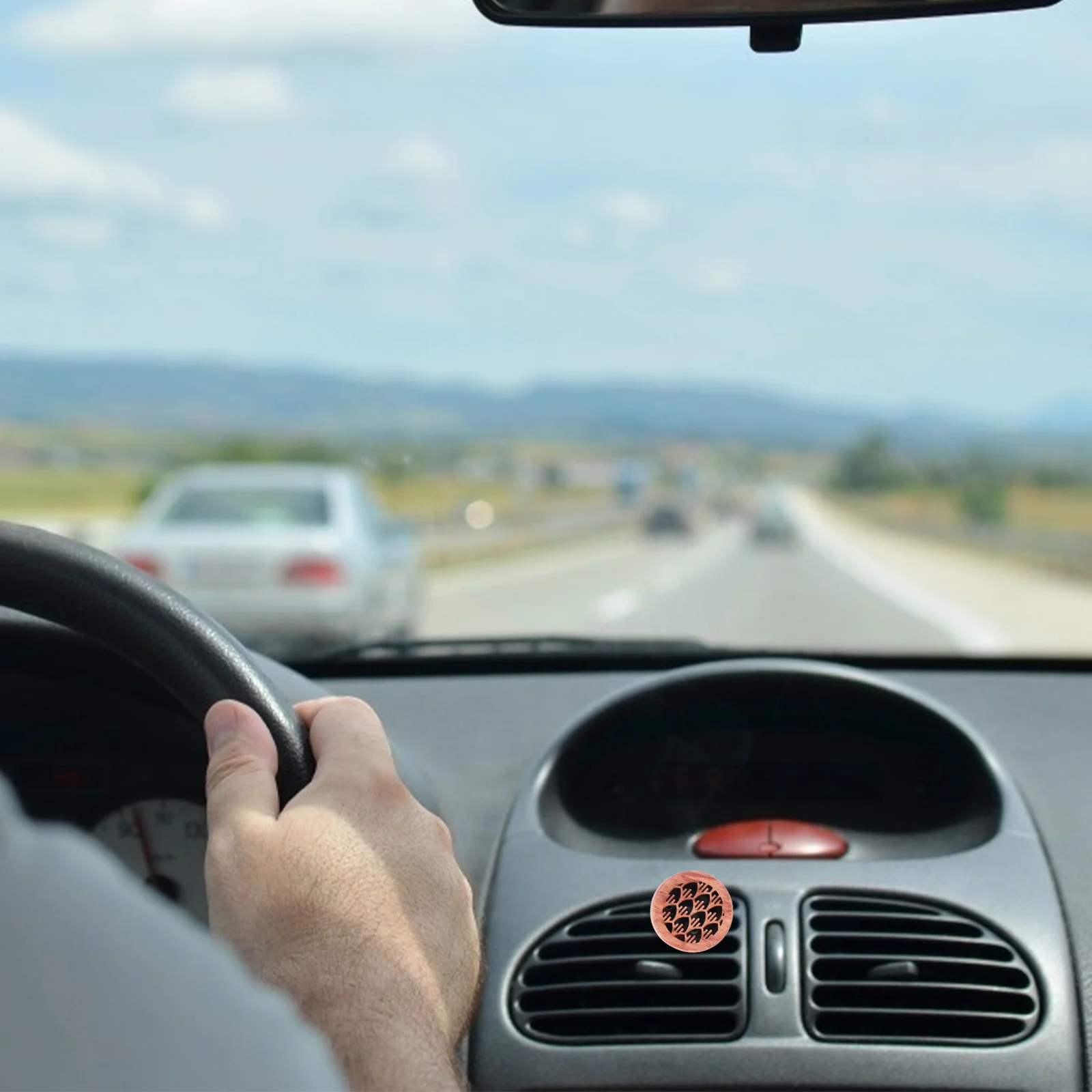 

1Pcs Wooden Car Essential Oil Diffuser Wood Accessory Air Freshener Car Interior Ornament Car-Mounted Diffuser
