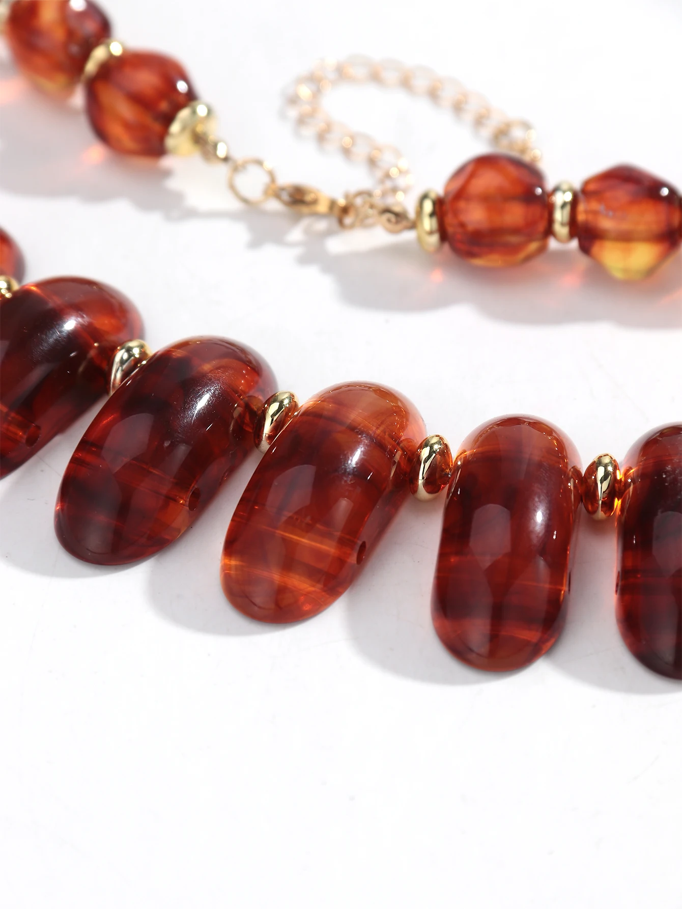 Vintage Maillard Acryl Unregelmäßige Perlen Halsband Halskette für Frauen Bernstein Harz Geometrische Anhänger Halsketten Trendy Winter Schmuck – Detail 7