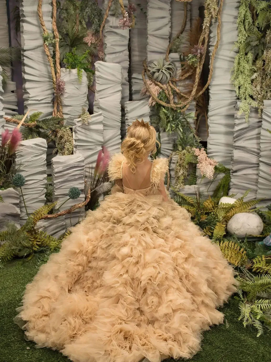 Robe de demoiselle d'honneur en Tulle bouffante, plumes appliquées, sans manches, pour mariage, demoiselle d'honneur, célébration d'anniversaire, robes eucharistiques personnalisées