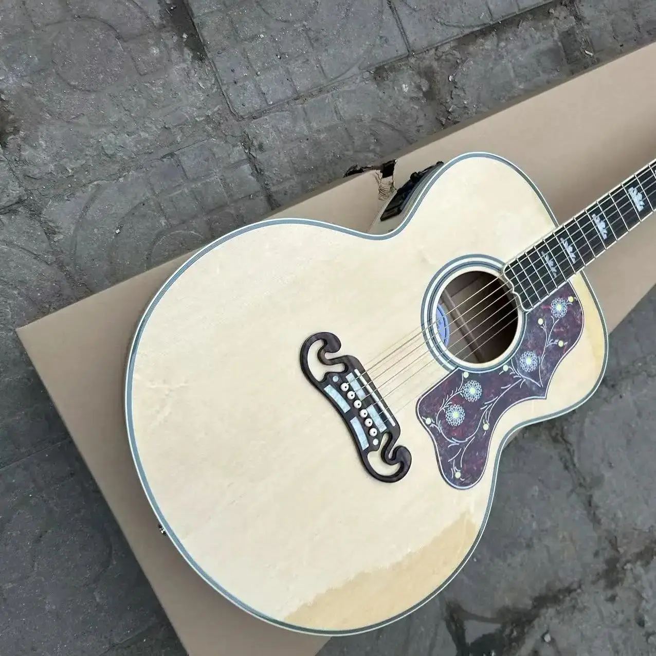 Inventory, 43 inch J200 natural wood color acoustic guitar, spruce maple wood, EQ version, wholesale and retail.