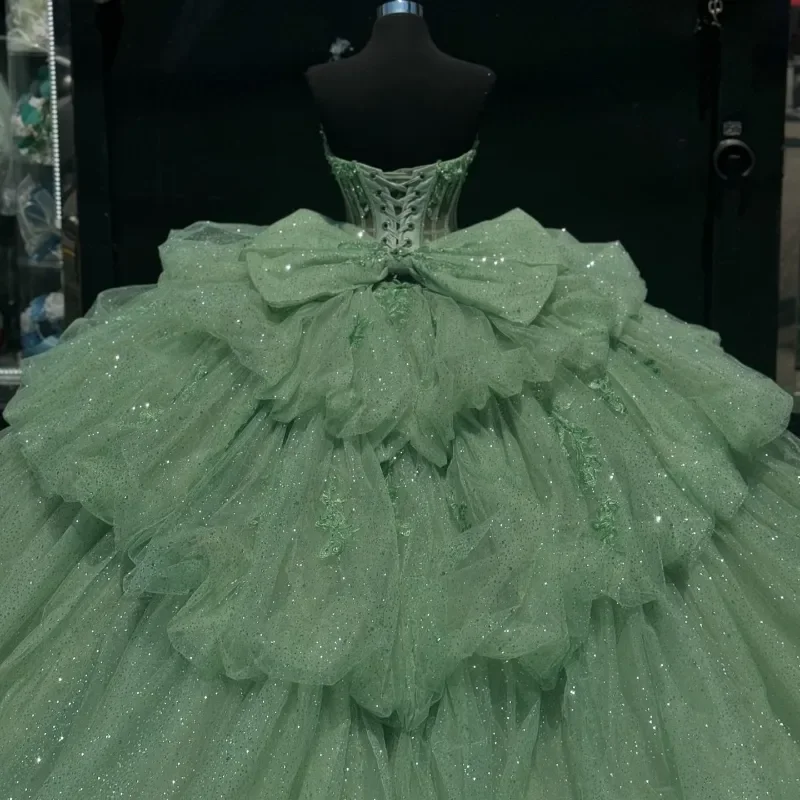 Robes de Quinceanera à lacets vert sauge brillant, grand nœud, robe de Rhà plusieurs niveaux, corset personnalisé