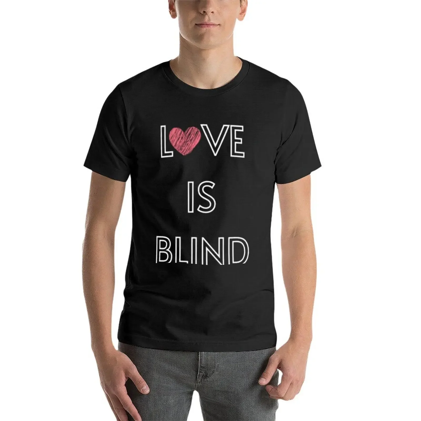 เสื้อยืดสีดำลาย Love is blind เสื้อน่ารักๆลายกราฟิกอะนิเมะเสื้อยืดสีดำสำหรับผู้ชาย