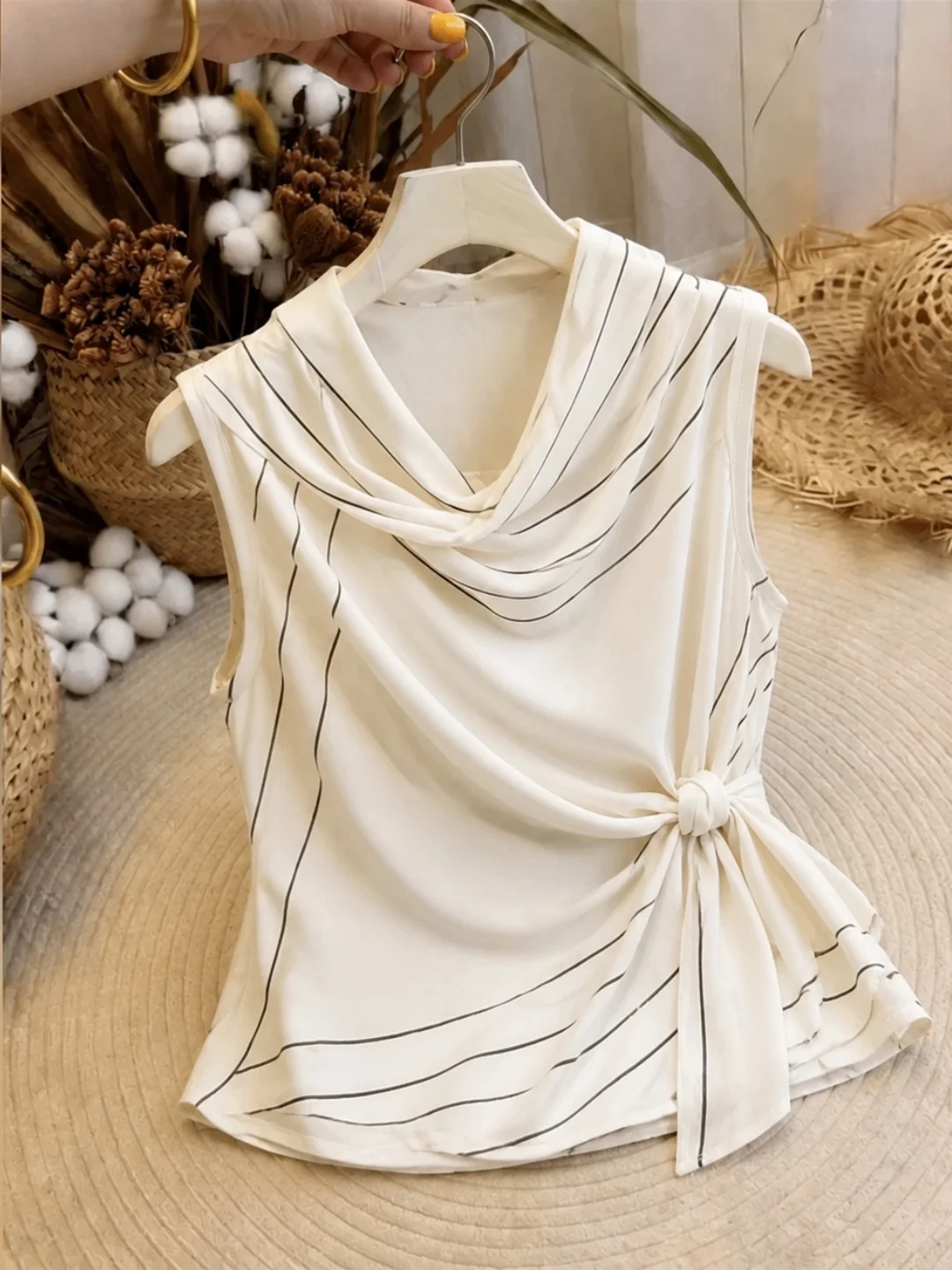 Fashionable Color Block Design Summer Sleeveless Women's Vest 2026 Trendy Slimming Versatile Neckline Commute Style Silk Top
