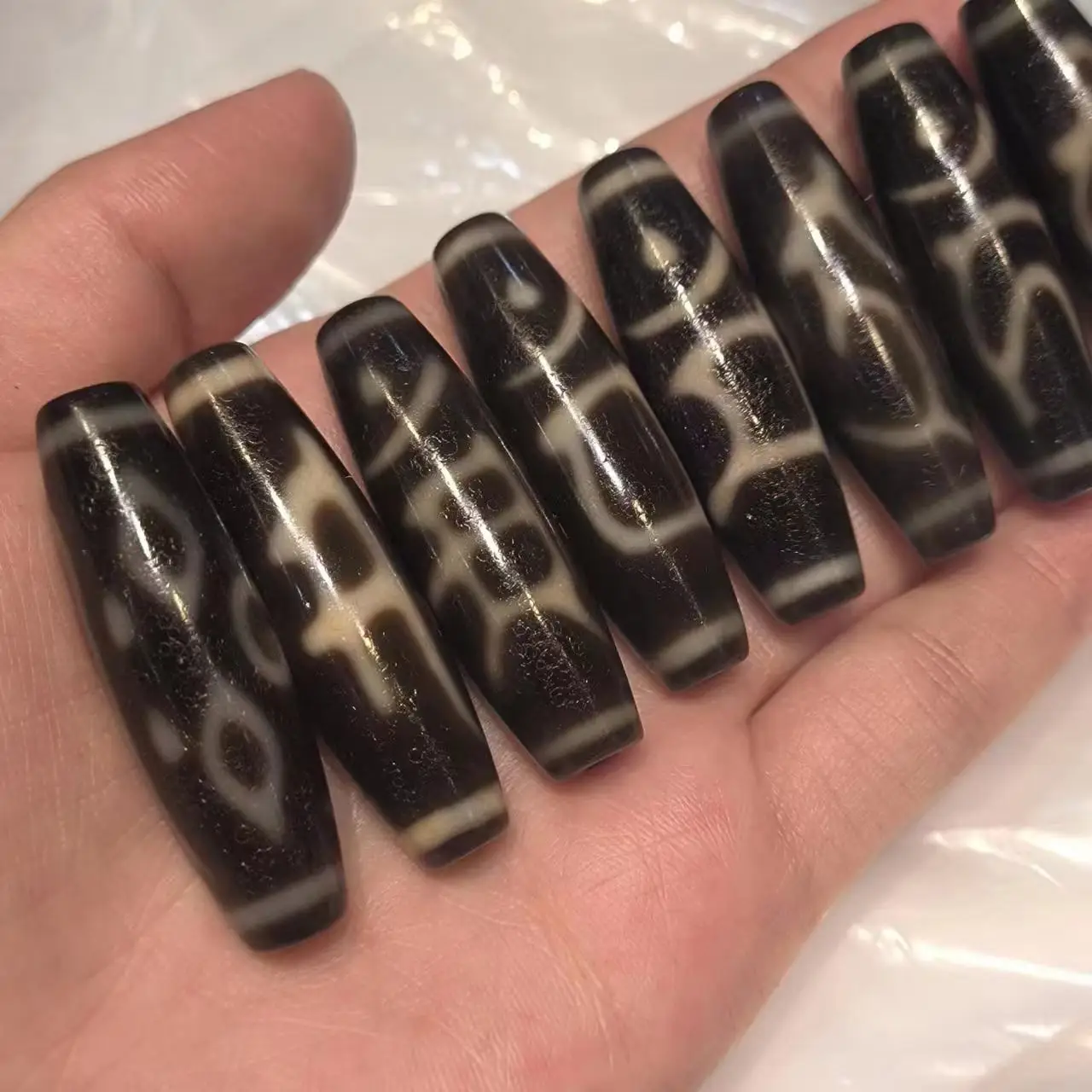 1pcs/lot Natural eight guardian deities pattern old agate bead Brownish-black Weathering lines Accessories jewelry rare amulet