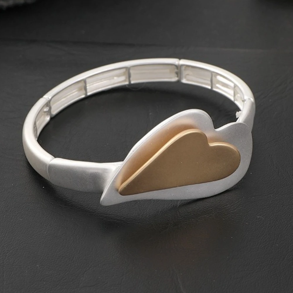 Zweifarbiges herzförmiges Armreifen-Armband mit elastischem Seil für Damen, leichter Luxus, personalisierte Modearmbänder, bezaubernder Schmuck – Detail 6