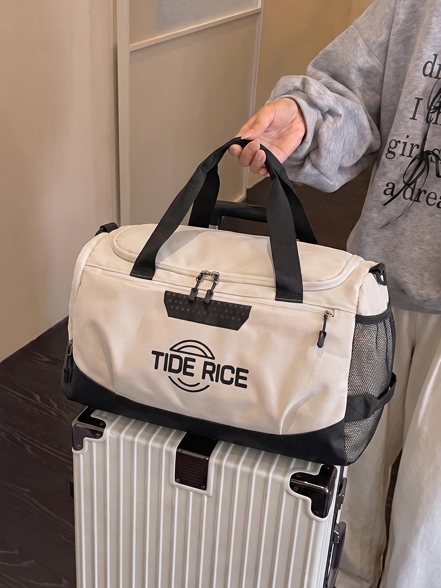 portable-lightweight-large-capacity-hanging-suitcase-for-short-trips-business-travel-women's-bag-fashionable-trendy-canvas-bag