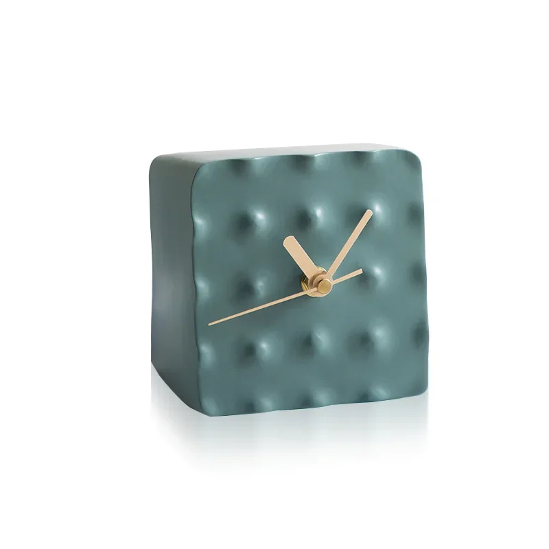 

Geometric clock ornament, resin handicraft, bean paste green desktop clock Chen