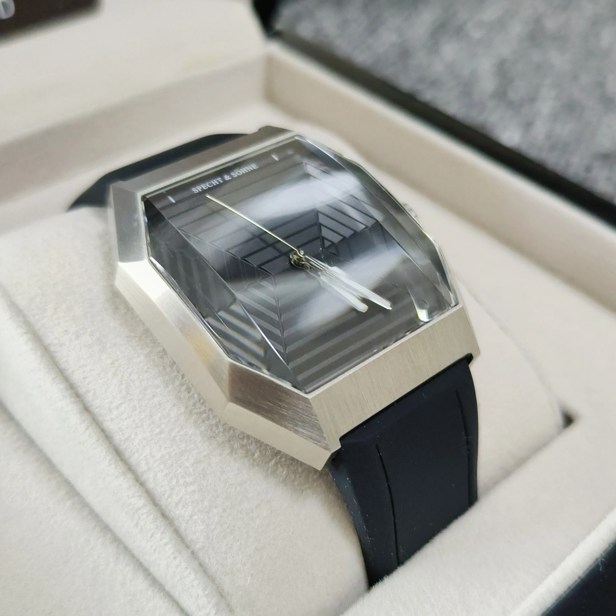 New Specht&Söhne Classic Unique Design Mens Watch Japan VH31 Movt Pyramid Dial Octagonal Stereoscopic Mirror Rubber Strap Watch