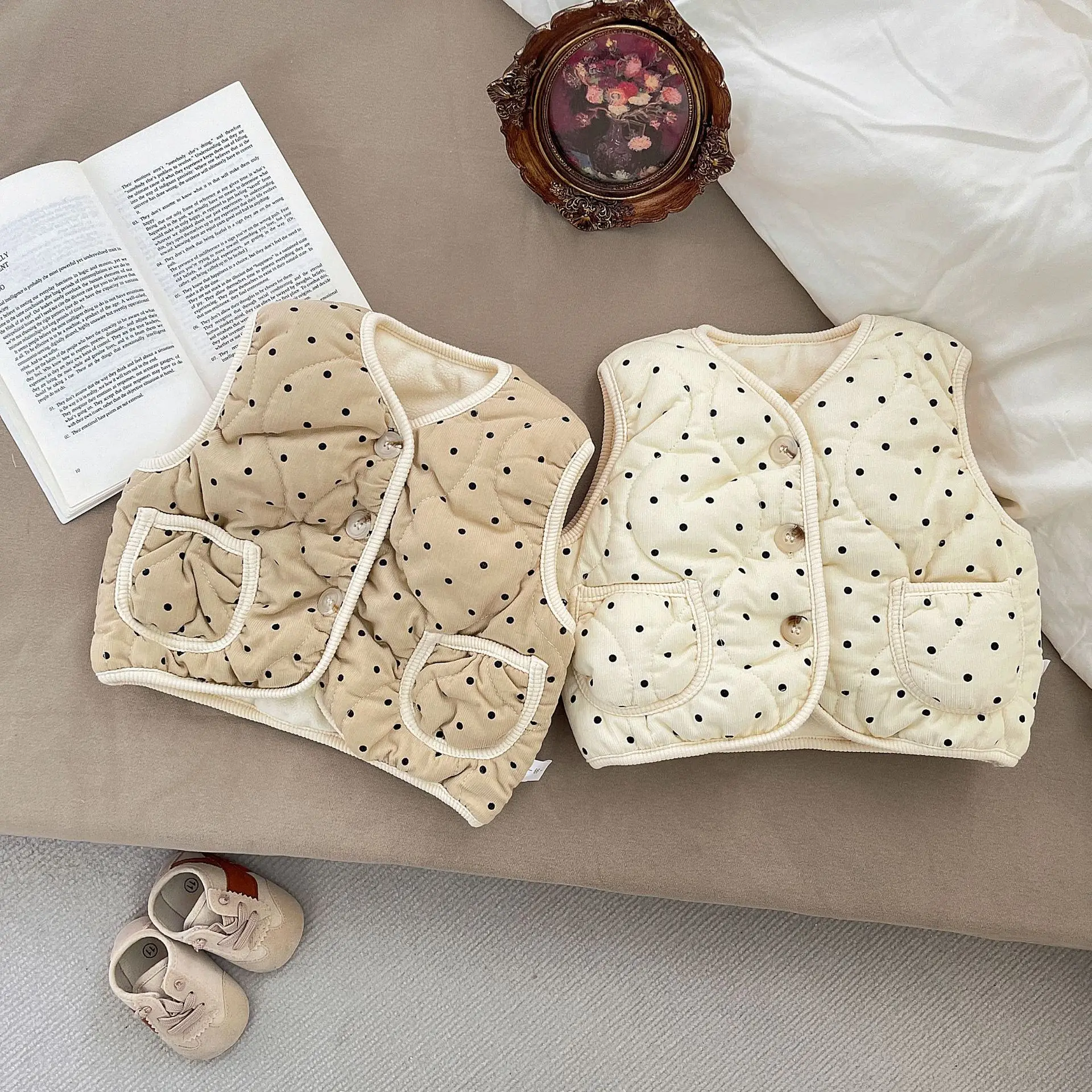 

2025 Baby Winter Plush Polka Dot Vest For Boys And Girls Foreign Winter Warm Vests