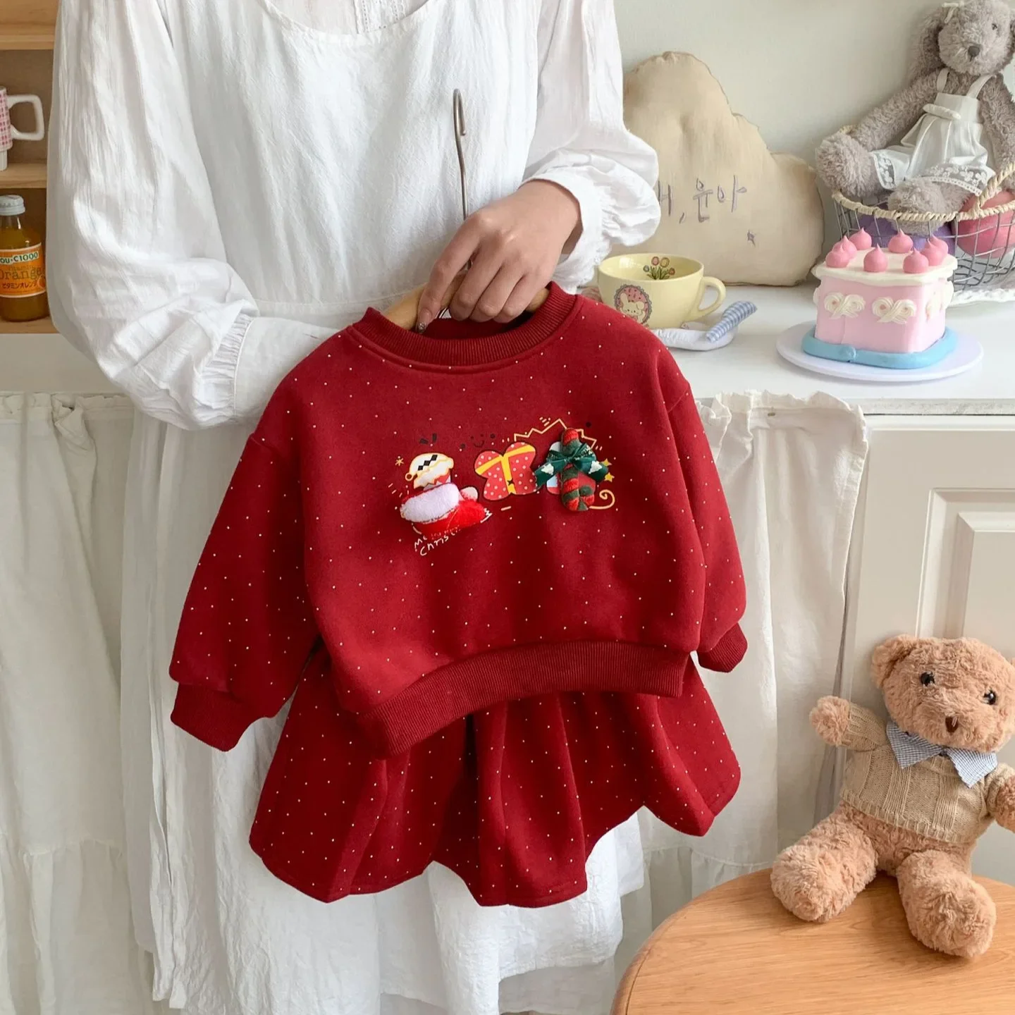 Traje para niñas, ropa para niños, Sudadera con capucha de lunares de dibujos animados de terciopelo, media falda bonita, conjunto de dos piezas de Navidad, invierno 2024