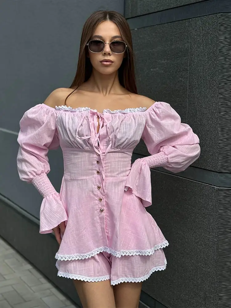 2025 Sommer-Herbst-Urlaubs-Outfit: Spitzen-Patchwork-Hemd und Shorts für Damen, schulterfreies Oberteil mit Schnürung und langen ausgestellten Ärmeln, kurze Hose, neu