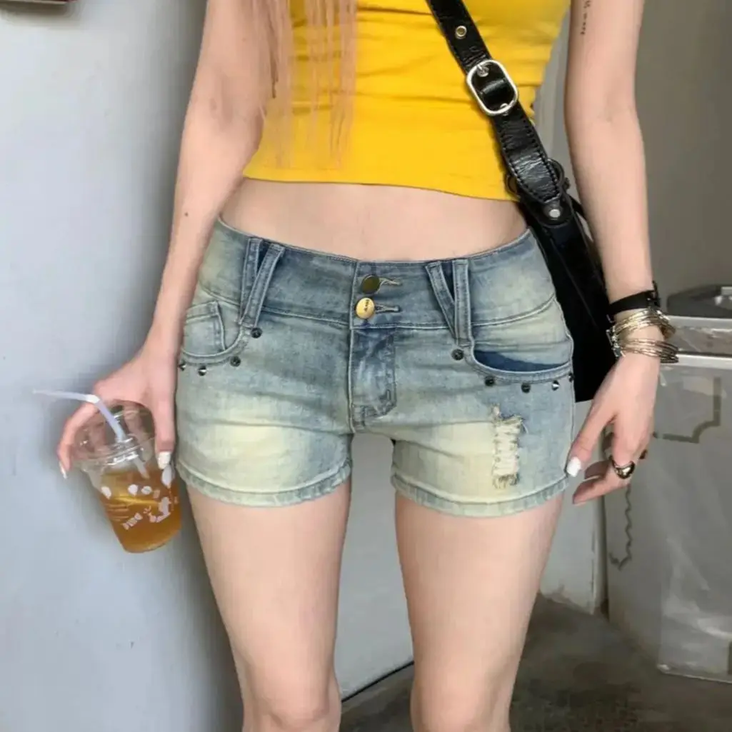 Denim Shorts Rivets Design Woman Casual Slim Was Thin Jean Low Waist Shorts Hot Wash Pants Pockets Simple Casual Sexy