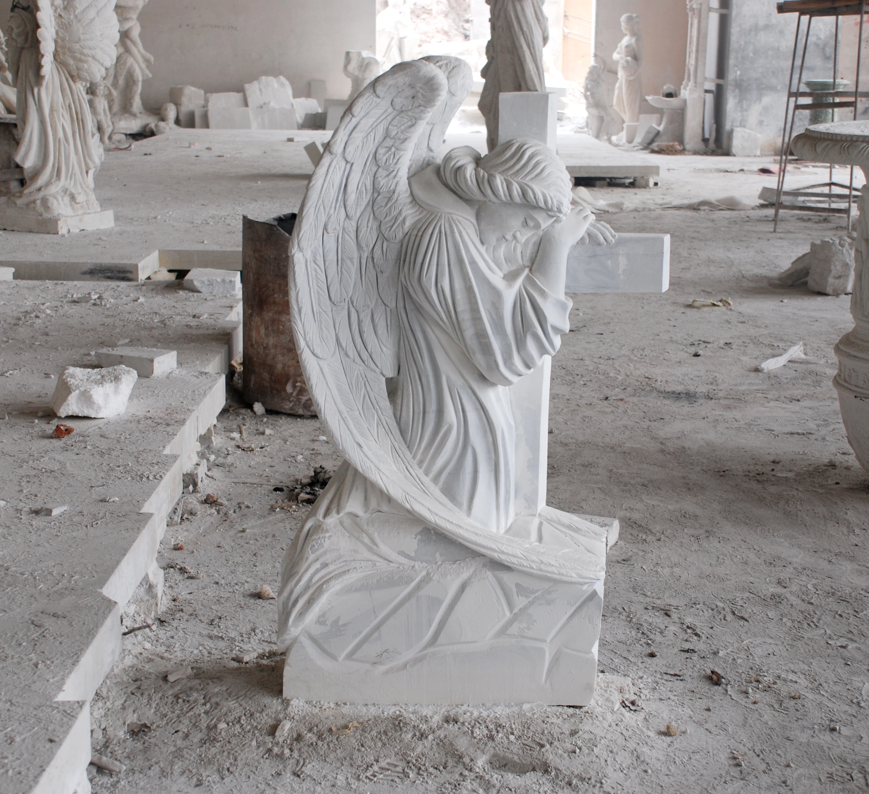 التخصيص الرخام الأبيض شواهد القبور مقبرة تذكاري تصميم الملاك حجر النحت منتج ممتاز في شواهد القبور