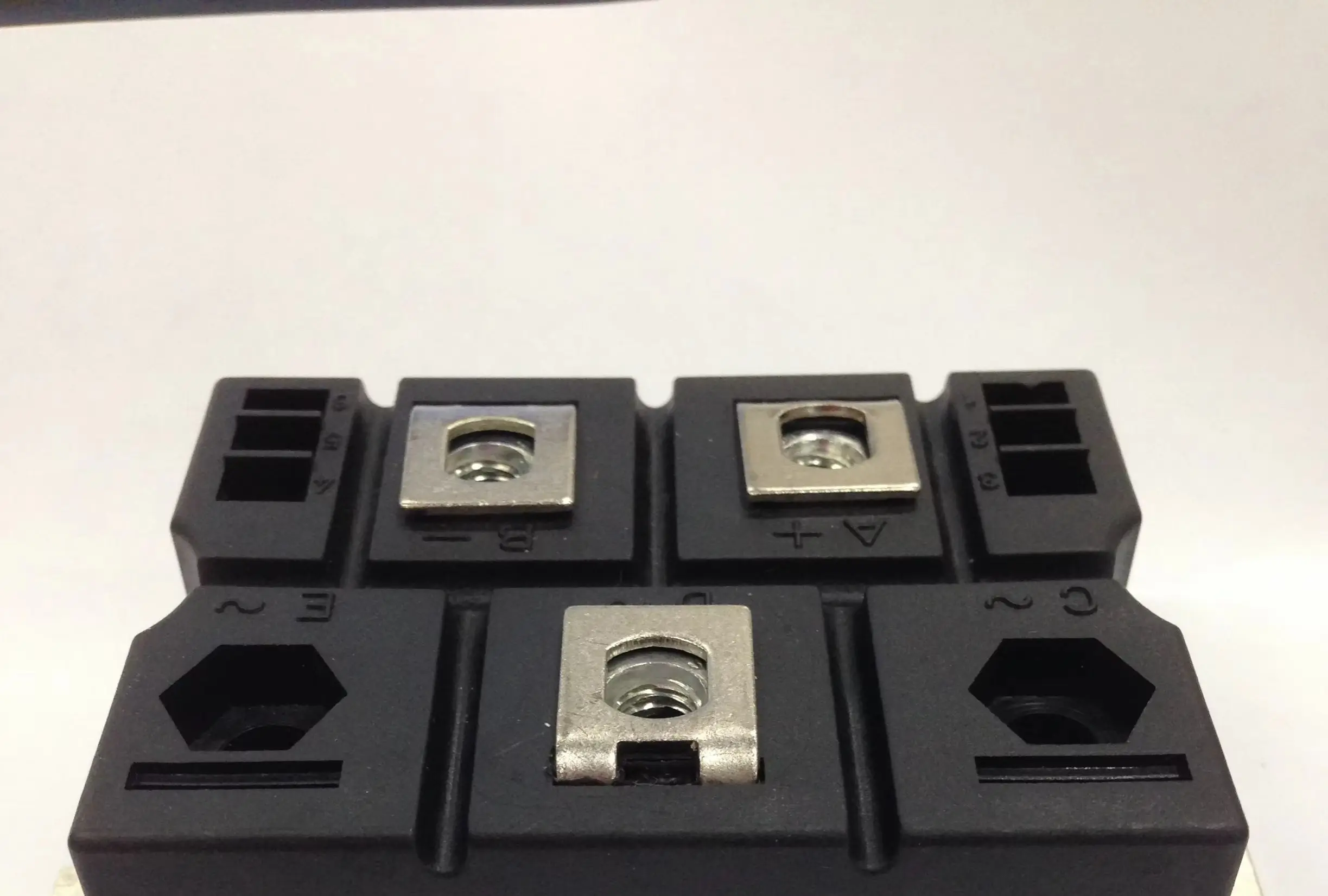 

PSMD200E/02/04/06/08/10/12 NEW ORIGINAL STOCK Fast Recovery Epitaxial Diode Module