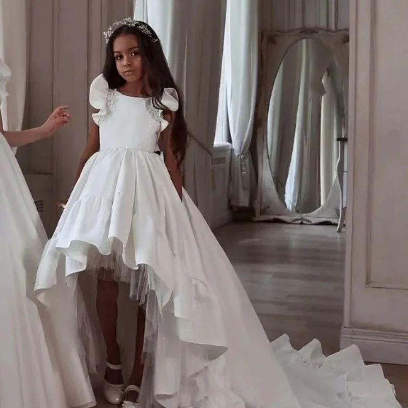 فساتين فتاة الزهور البيضاء لحفلات الزفاف مزينة بالدانتيل بطول الأرض فستان فتاة لالتقاط الصور فساتين التواصل الأول حسب الطلب