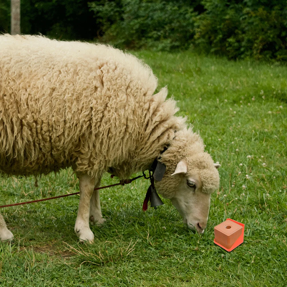 

2Pcs Salt Block Holder Sturdy Plastic Livestock Salt Feeding Cattle Sheep Nutrition Lick Brick Feeder Holder