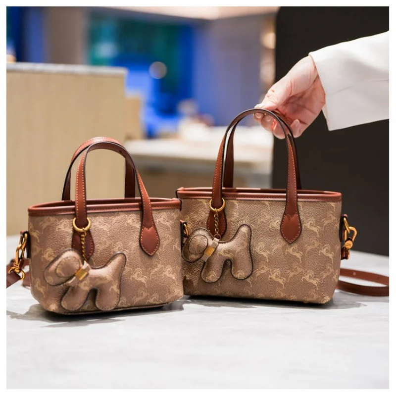 Bolsa tote feminina de camada superior feita de couro de vaca com moda malta vintage leve e macia estilo diário