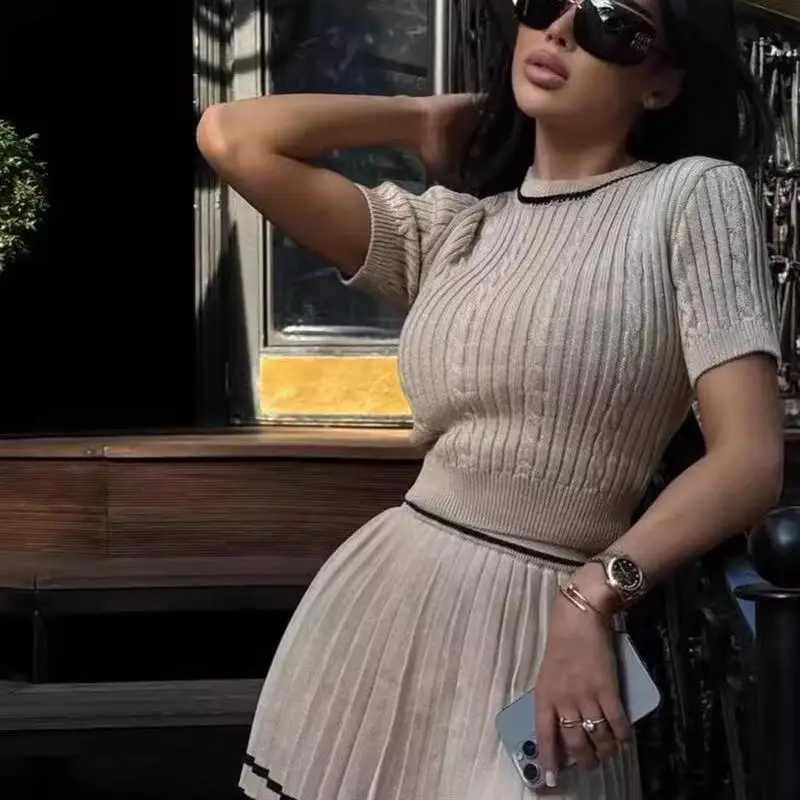 

Sexy Short Knitted Skirt And Sweater Set Two-Piece Set Pleated Skirt And Knitwear Hot Girl Winter Fashion Women's Ensemble