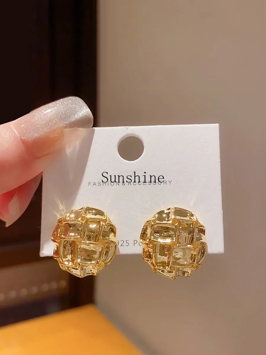 High-end light luxury metal wind woven semi-round stud earrings women's retro temperament gold earrings