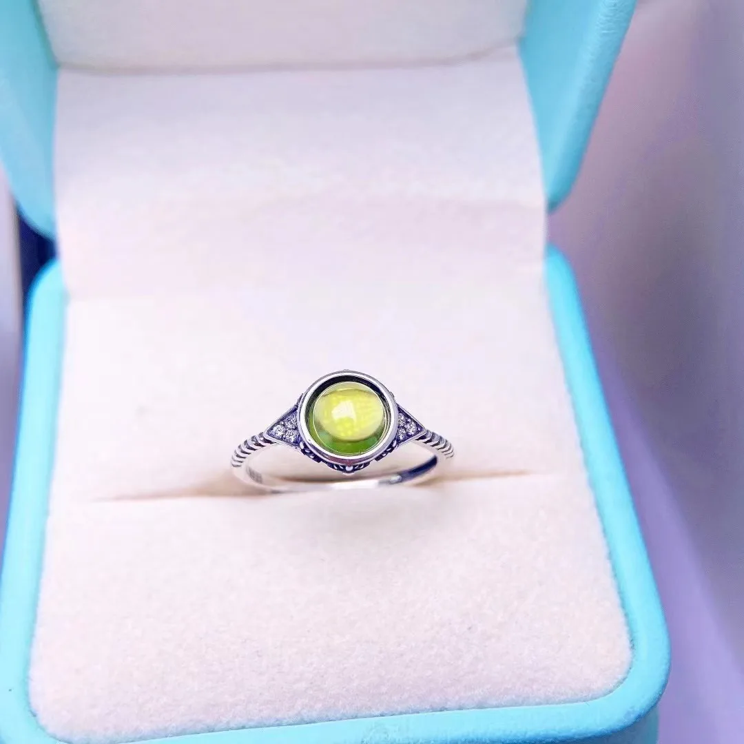 High-Quality Natural Olivine ladies rings with 5mm Main Stone Clean Crystals,925 Sterling Silver Setting - Premium Jewelry Piece