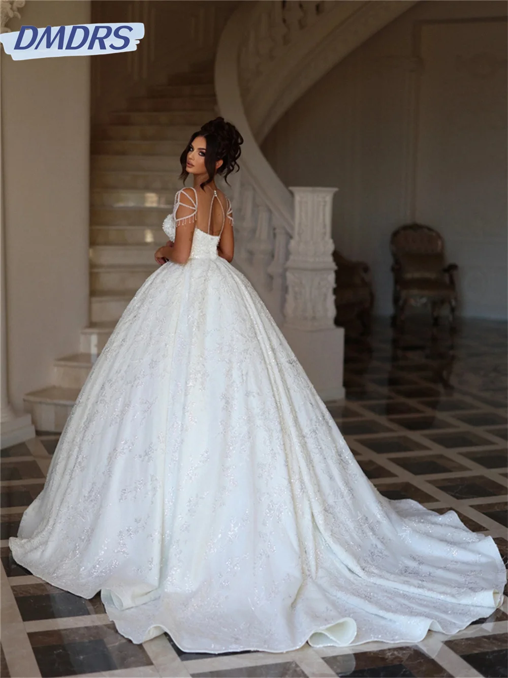 Charming Sweetheart Neck Bridal Gown Elegant Beaded Wedding Gown Stylish Sleeveless Floor Length Gown Vestido De Novia