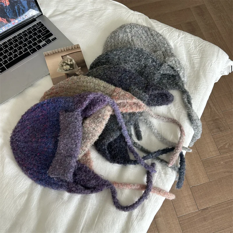 

Retro gradient looped knit flying hat for men and women; warm ear protection with a Japanese-style Lei Feng hat for the winter.