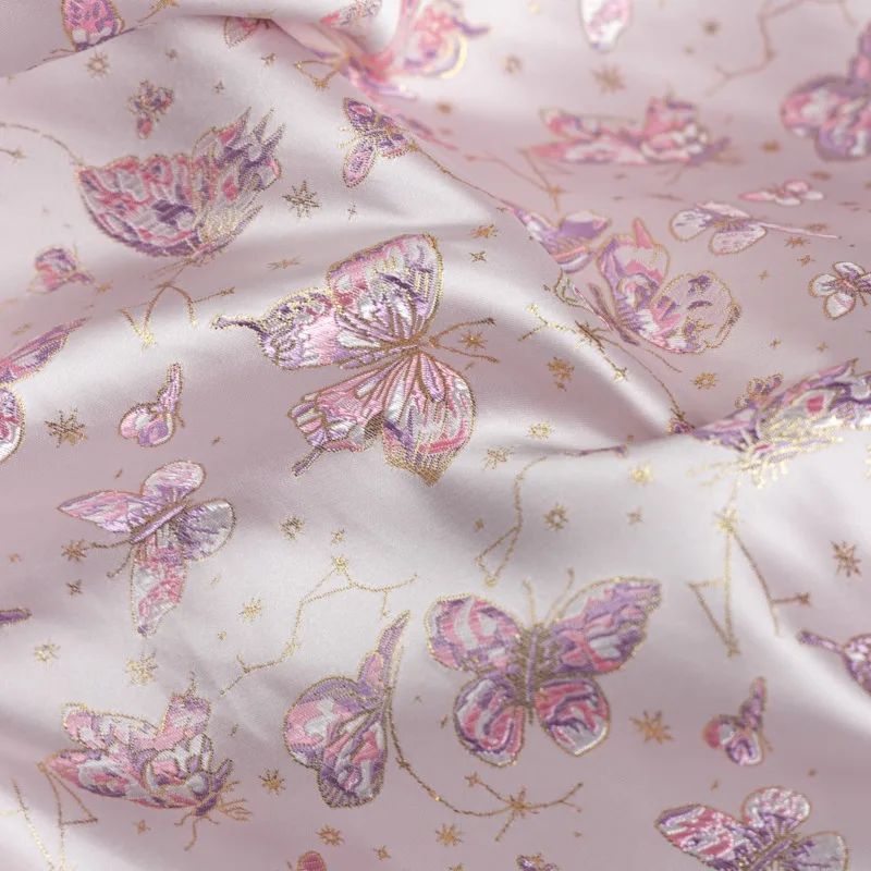 

Новая китайская жаккардовая ткань из парчового атласа с узором «Бабочка и Звезда» золотого цвета для пошива женских платьев, жилетов, курток, ханьфу и ципао. Весенние аксессуары для шитья.