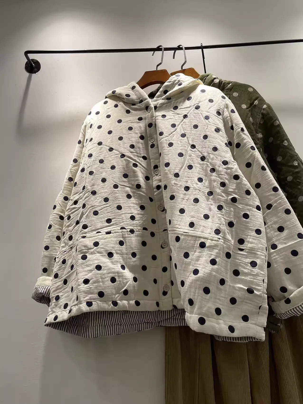 

Бюст 128 см, большой размер, хлопковая стеганая куртка с принтом в горошек для женщин, зимняя винтажная свободная толстая верхняя одежда с капюшоном