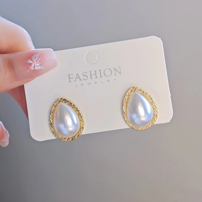 Water Droplet Imitation Pearl Earrings for Women Trendy Elegant Cute Metal Stud Earrings Sweet Jewelry Wholesale Accessories