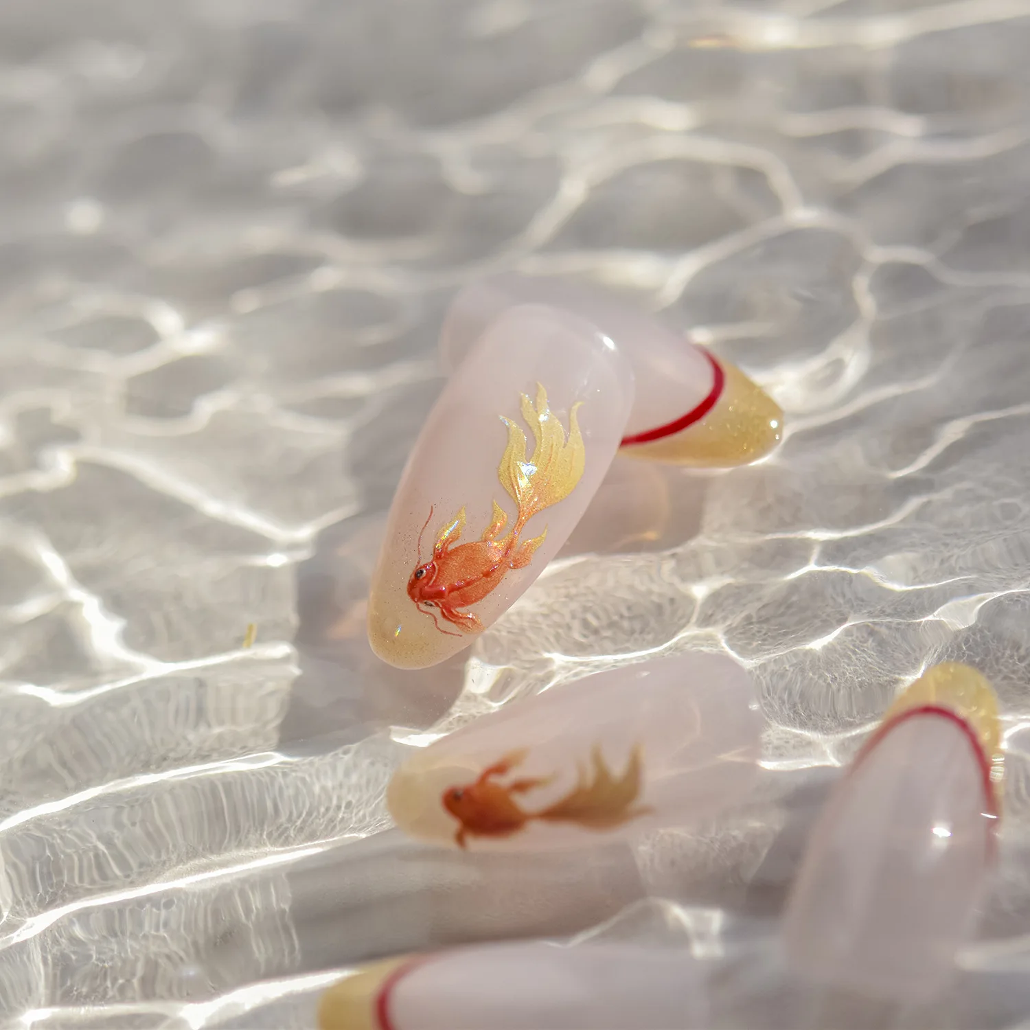 1 pçs bonito fortuna pequeno peixinho prego encantos adesivo brilhante escudo luz volta cola arte do prego adesivo diy manicure design decoração