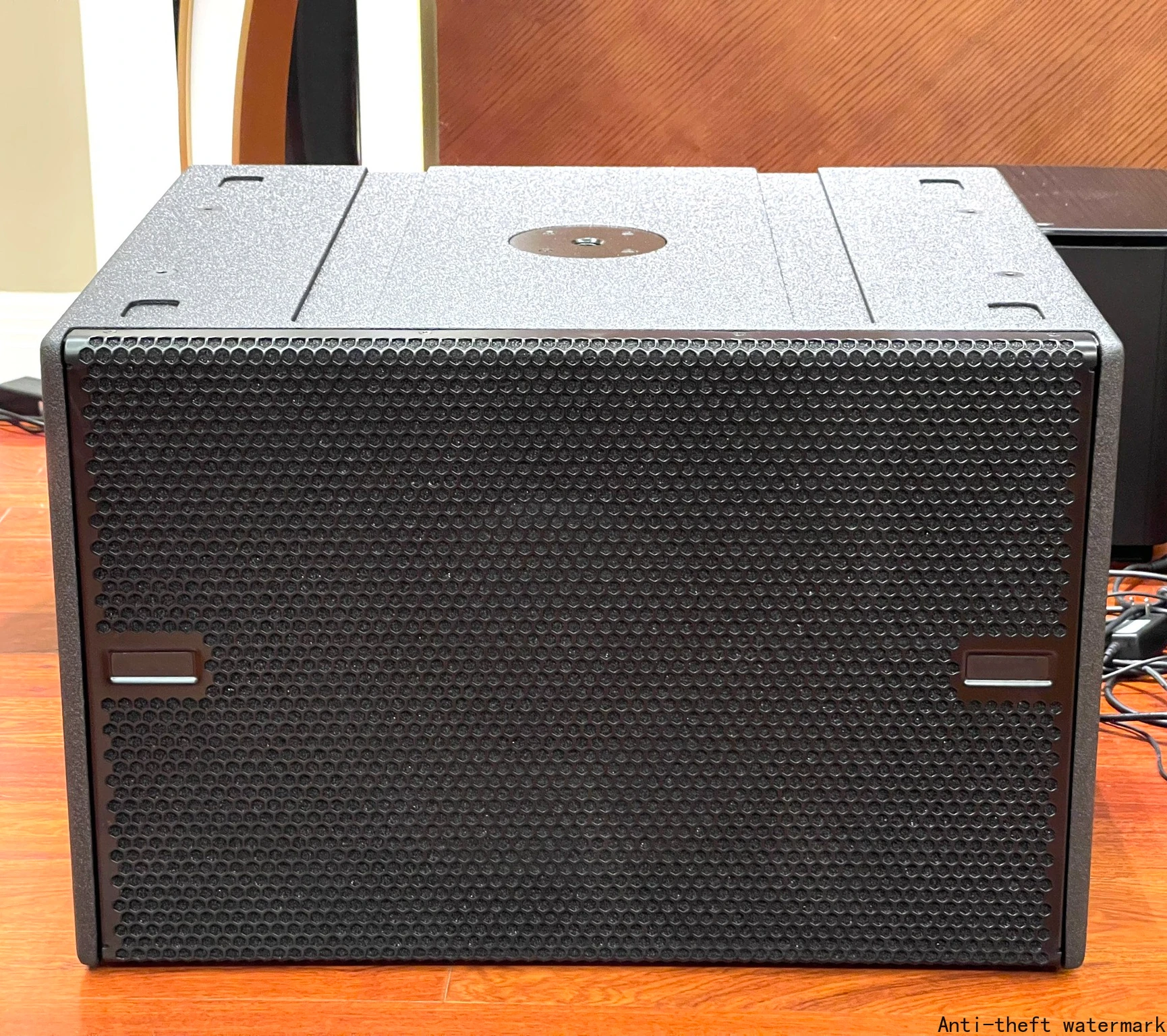 2026 - S118R single 18-inch speaker passive subwoofer paired with VIO L210 dual 10-inch line array speaker system kit