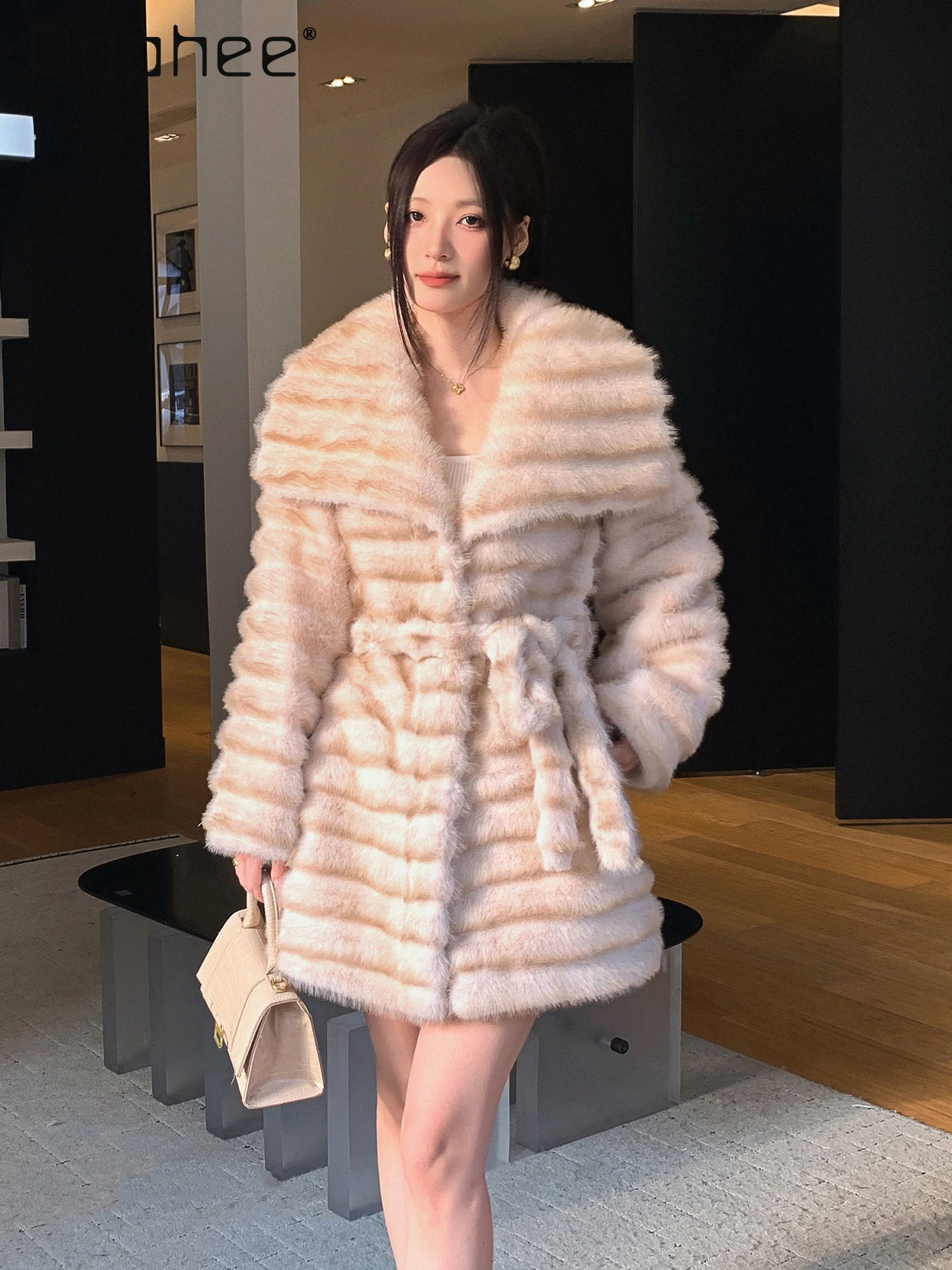 Light Luxury Socialite Large Lapel Fur Winter New Elegant High-End Striped Belt Slim Mid-Length Eco-Friendly Fur Coat for Women