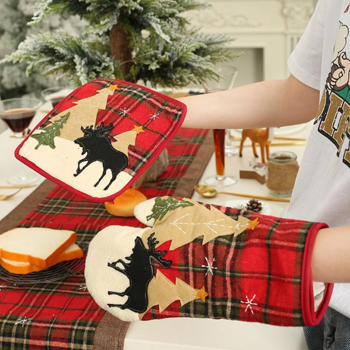 Red Christmas Oven Mitts Heat Resistant Kitchen Mitts and Pot Holders Set Heat Resistant Non-Slip Oven Mitts for BBQ Kitchen