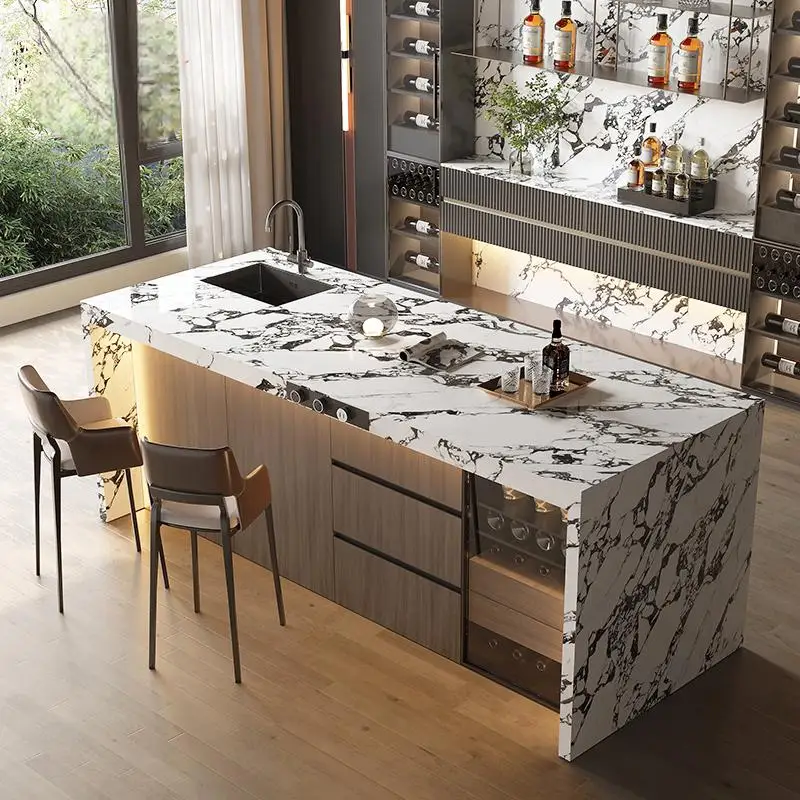 طاولة طعام مدمجة على شكل جزيرة رخامية - شبه مطبخ مخصص للمساحة الصغيرة، سطح مطبخ مفتوح المفهوم مع قرص حجري
