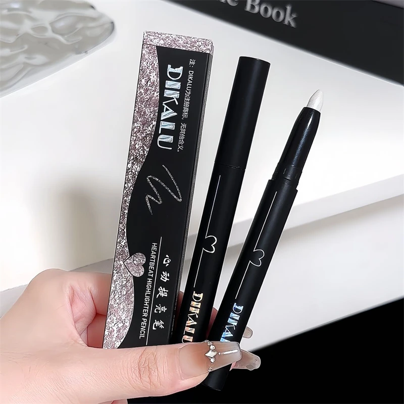 Fijn glans pareloogpotlood met verhelderend effect, langdurig, veegvast, met glanzend oogschaduwpotlood.