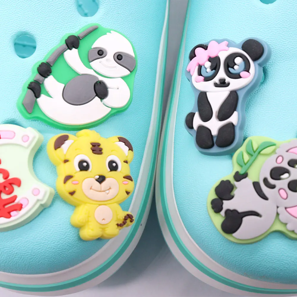 Aksesori sepatu keluaran baru 1 Buah PVC sepatu hewan jimat Fit gelang Kawaii Panda Koala Tiger Hole sandal Dekorasi