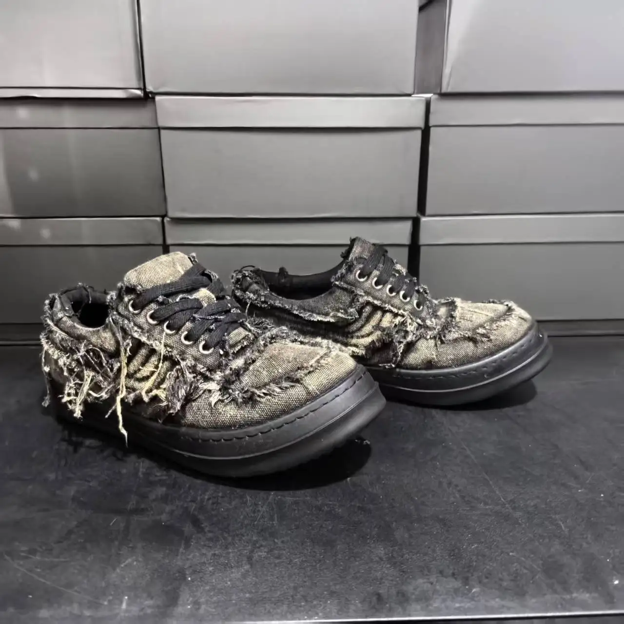 Unisex Canvas Low Top Sneakers, Breathable Hand Distressed Lace-up Platform Shoes, Triangle Stitch Thick Sole Casual Skate Shoes