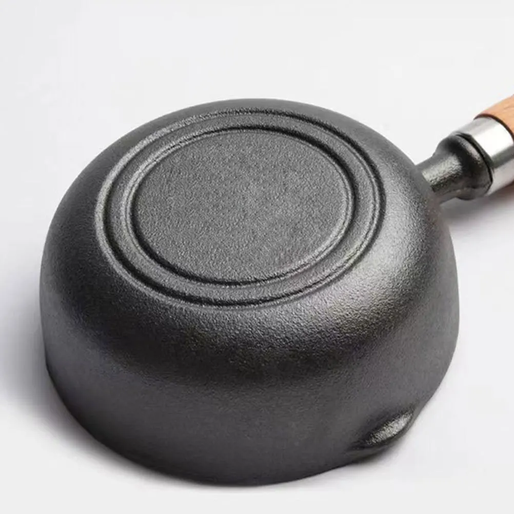 

Mini Oil Pot Iron Small Saucepan Butter Warmer Pan Wooden Handle Kitchen Small Pot with Spout Pour Oil Wok Iron Sauce Wok